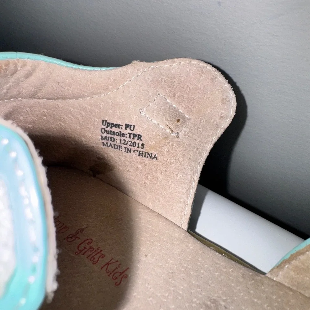 Shrimp & Grits Kids Sandal (RT only) Aqua Blue Flower Accent Hook & Loop‎ Size 2